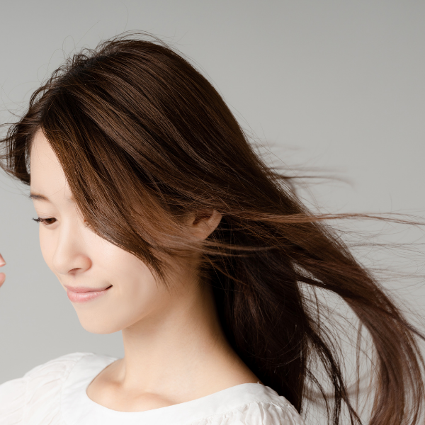 綺麗な髪の毛の女性のイメージ画像